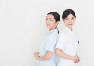 看護師のユニフォーム|白衣選び&ナースシューズ選びの各4ポイント